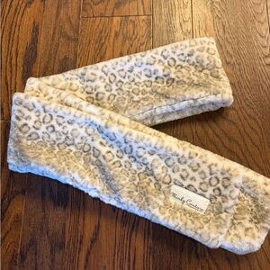Minky Couture extremely soft Leopard Print Faux Fur Scarf one size